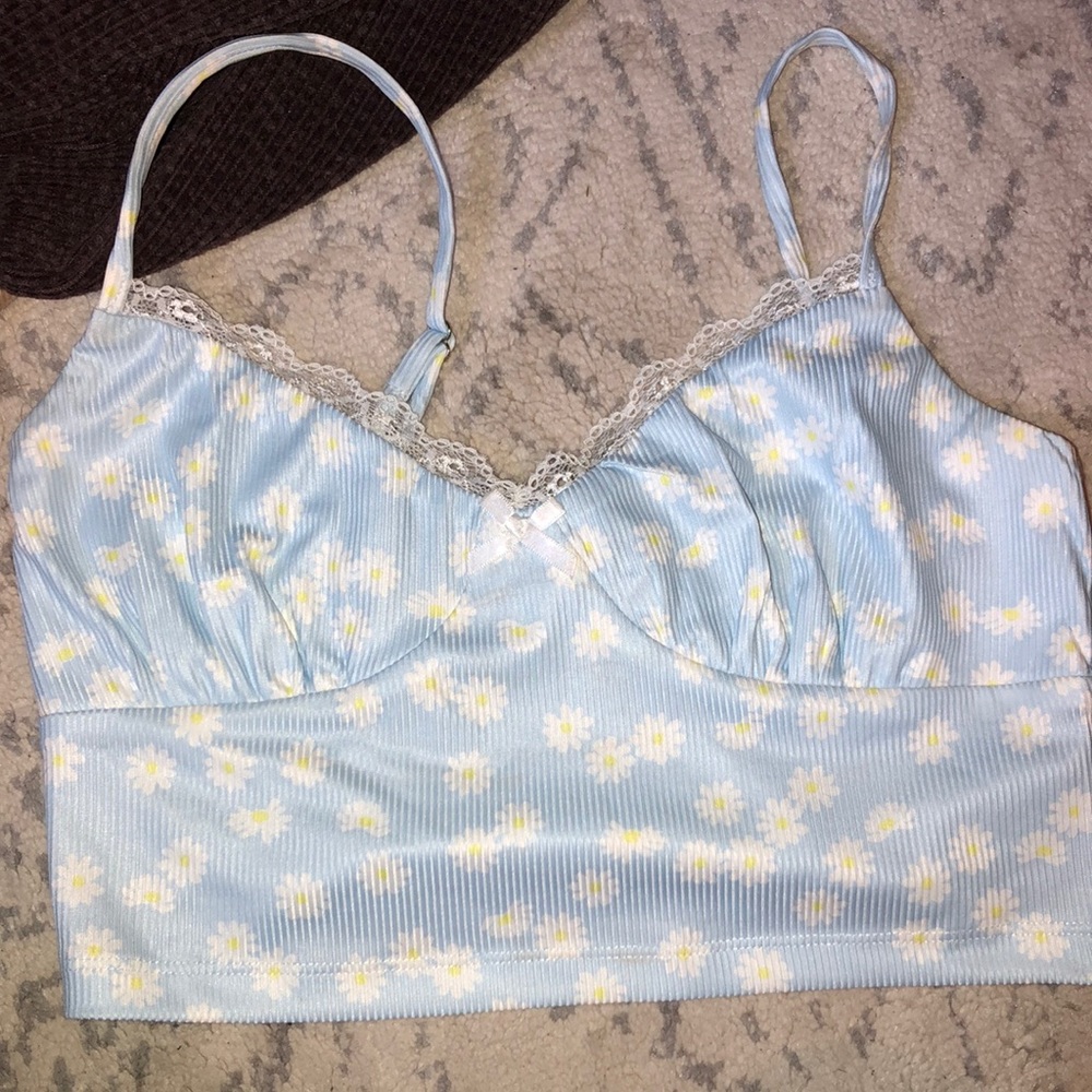 Princess Polly boutique blue daisy floral crop top